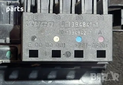 Кутия с Предпазители Мерцедес CLS W219 - Е класа W211 - 01394842, снимка 2 - Части - 47296486