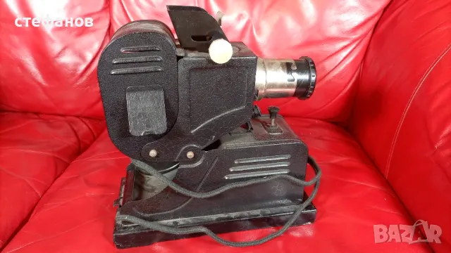 Диапроектор, диа проектор за позиционни филмчета, руски, куфарче, 1950 г, снимка 13 - Колекции - 48940314