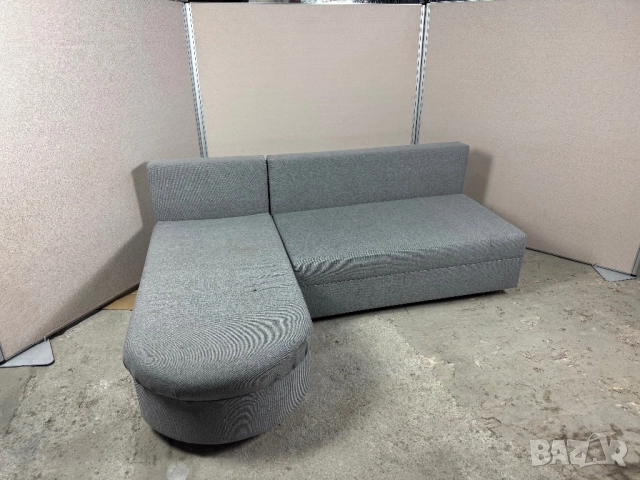 Ъглов диван , разтегателен в добро състояние 