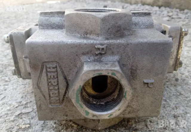 Пневматичен разпределител ,клапан Herion 24 724 03 0801 за ексцентър преси ,гилотини и др., снимка 2 - Други машини и части - 50313756