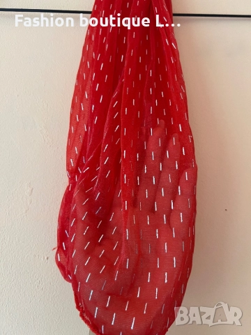 Нов червен шал с етикета със сребърни чертички като десен ❤️, снимка 5 - Шалове - 51920940