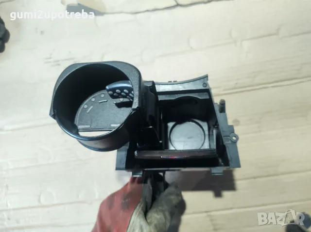 Поставка за Чаша Къп Холдър Mercedes E class W211 4Matic Tmodel 2008, снимка 10 - Части - 47309866