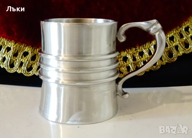 Чаша от калай с ефектна дръжка. , снимка 4 - Антикварни и старинни предмети - 48705255