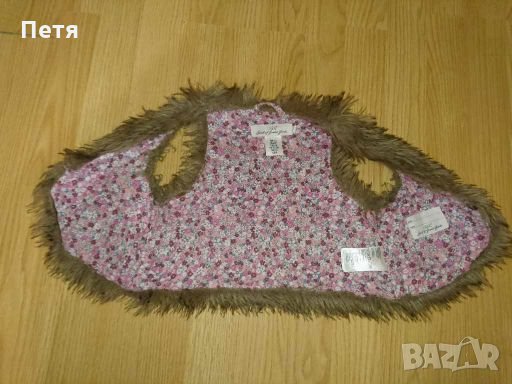 Пухено елече с "HM" - 4-5 години, снимка 3 - Детски якета и елеци - 26702778