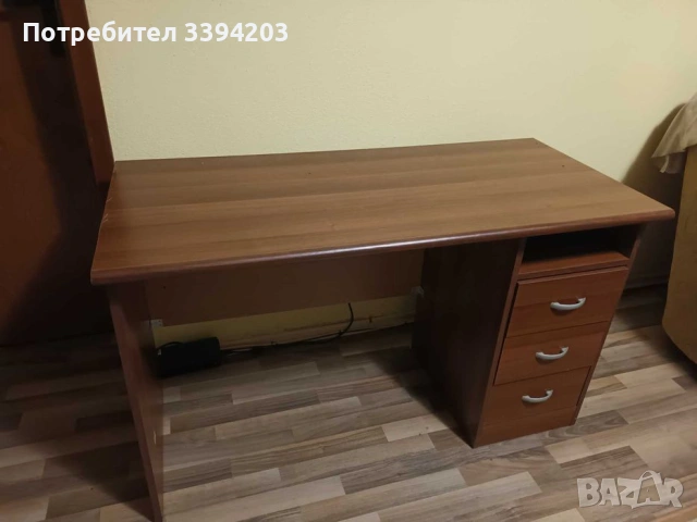 Бюро с чекмеджета