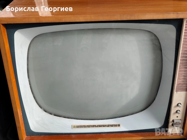 Стар немски лампов телевизор стадион 2 1964 г, снимка 2 - Антикварни и старинни предмети - 53437881