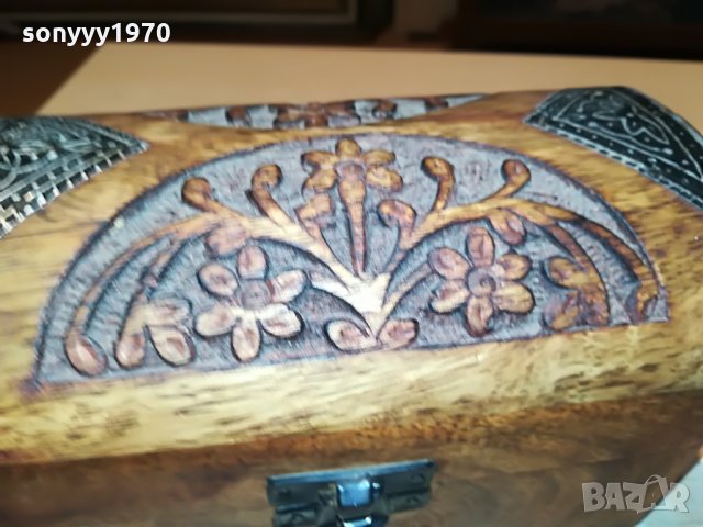 дървена кутия с дърворезба и метален обков 2007211211, снимка 7 - Антикварни и старинни предмети - 33573593