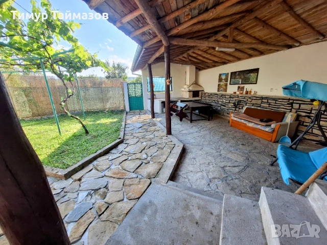 Голяма къща обзаведена отремонтирана до гора 1 място 2 парцела тихо малко село , снимка 5 - Къщи - 50166127