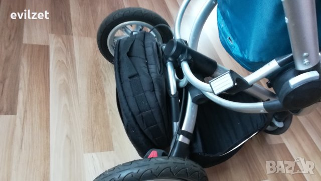 Много запазена бебешка/детска количка  Quinny Speedy комплект кошове и аксесоари, снимка 4 - Детски колички - 32615862