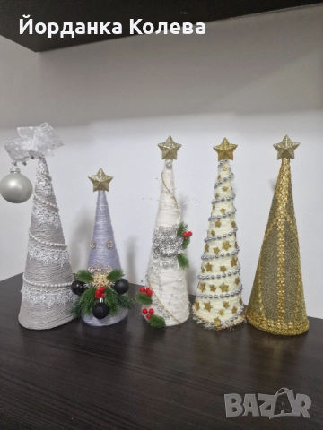 Коледни елхички