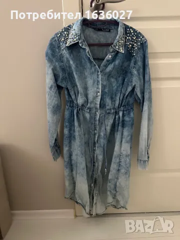 Дънкова рокля с перли и капси, снимка 1