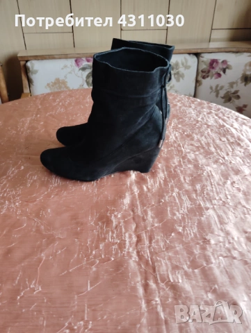 Черни велурени боти BCBG Generation 36/37 