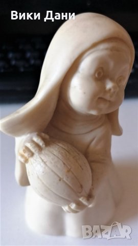 Италия скулптура монахинче с диня А. Сантини, снимка 5 - Колекции - 33489885