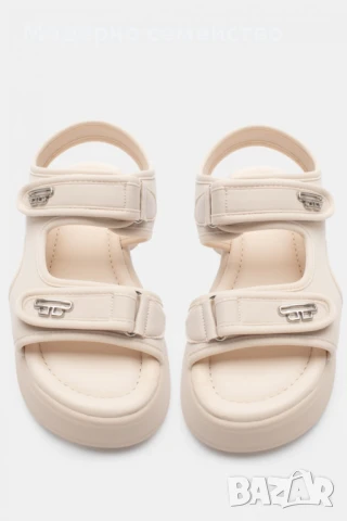 Дамски летни сандали в бежево