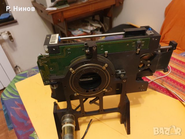 механизъм с линейни направляващи и ротация на  0- 180° за роботи и CNC