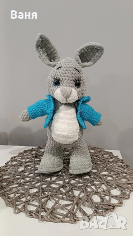 Ръчно плетено зайче, снимка 5 - Плюшени играчки - 52093276