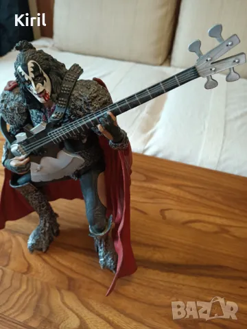 Колекционерска фигура на KISS Gene Simmons ‘The Demon’ McFarlane, снимка 4 - Колекции - 50277492