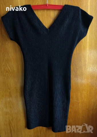 Продавам малка черна рокля по тялото, снимка 2 - Рокли - 50468681