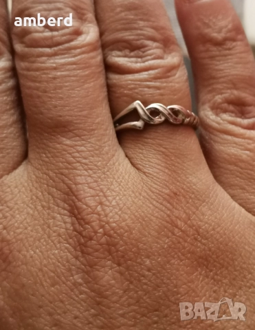 Нежен и елегантен сребърен пръстен - модел R116