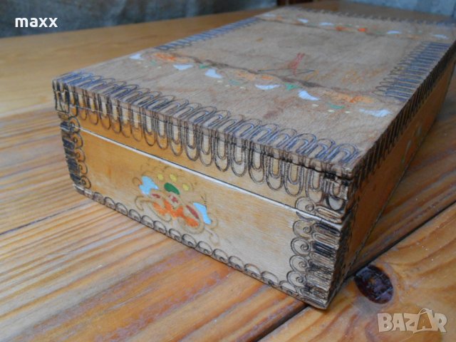 Стара дървена кутия 