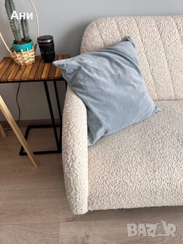 Плюшен бежов диван на Jysk, снимка 7 - Дивани и мека мебел - 53375816