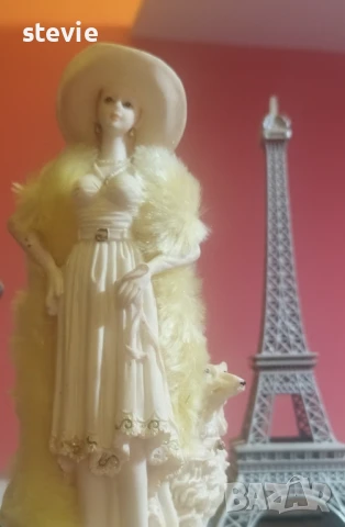 Фигура на дама с куче, снимка 6 - Статуетки - 50893122