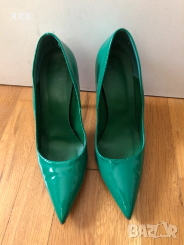Зелени лачени обувки