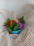 Готов букет с керамична ръчно рисувана кашпа и три броя сапунени ароматни рози , снимка 12