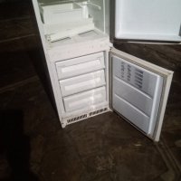 Хладилник с фризер за вграждане , снимка 5 - Хладилници - 43343426