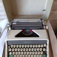 Стара пишеща машина Olympia De Luxe SM7 - Made in Germany - 1960 г., снимка 2 - Антикварни и старинни предмети - 38385662
