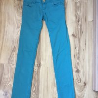 Дамски дънки PULL&BEAR оригинал, size 28, ярко сини,плътни еластични, много запазени, снимка 1 - Дънки - 28977586