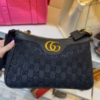 Дамска чанта Gucci, снимка 3 - Чанти - 39547108