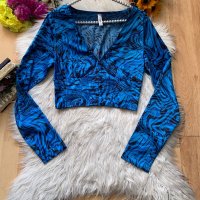 Нова сатенена кроп блуза FB sister, снимка 1 - Блузи с дълъг ръкав и пуловери - 44082324