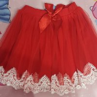 Червена поличка с дантелка, снимка 1 - Детски рокли и поли - 43518401