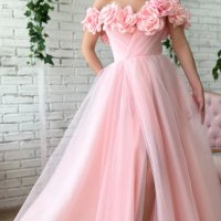 Бална рокля с 3 Д рози в розово , снимка 1 - Рокли - 43605926