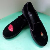 Дамски черни обувки с апликации Fred, снимка 2 - Дамски ежедневни обувки - 27342884