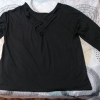 Черна блуза , снимка 2 - Блузи с дълъг ръкав и пуловери - 43584608