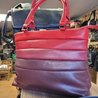 разкошна червена чанта/ бордо цвят преливаща ( НОВА), снимка 3 - Чанти - 43459419