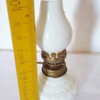 Красива малка бяла порцеланова лампа, снимка 7 - Антикварни и старинни предмети - 32413826