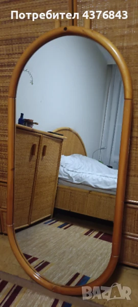 Продавам огледало с дървена рамка за антре или спалня., снимка 1