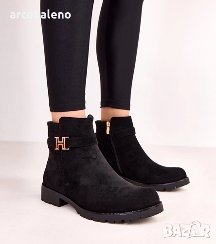 Черни дамски боти до глезена със златна декорация Mengel, снимка 1