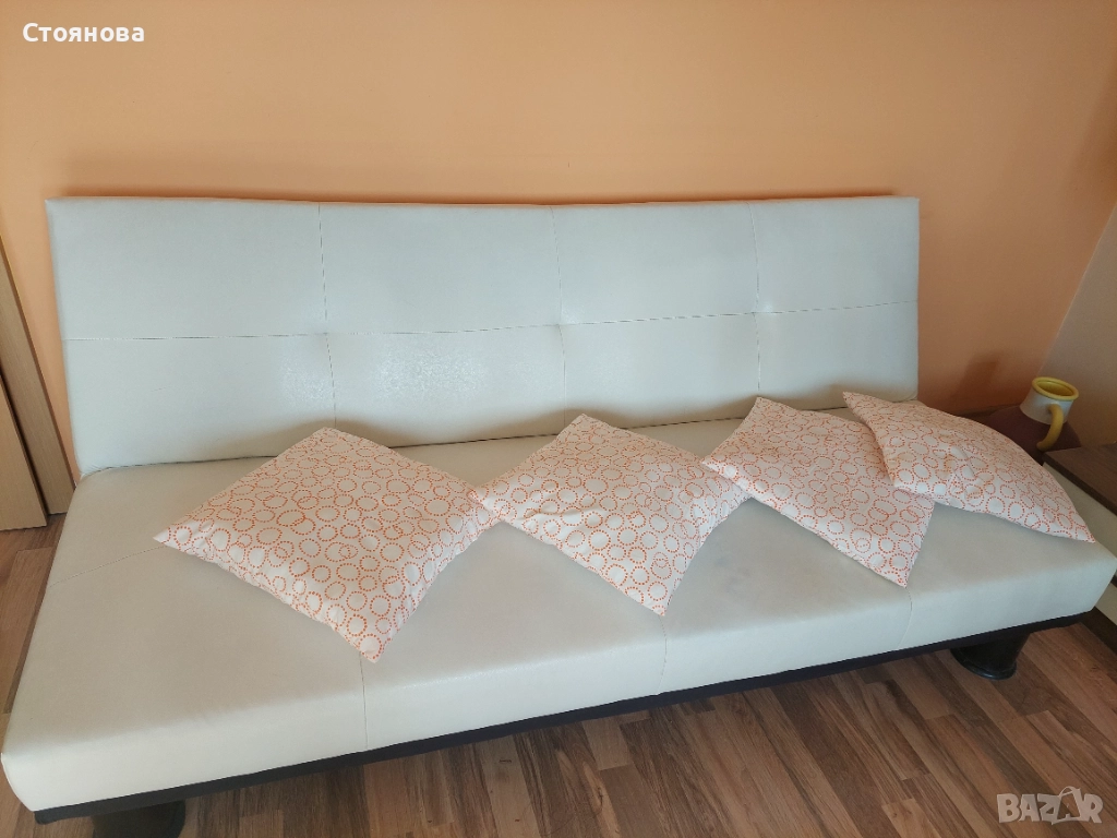 Разтегателен диван с бяла изкуствена кожа, снимка 1