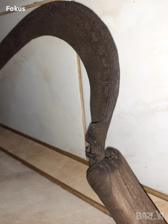 Невероятен стар възрожденски кован сърп с гравюри примитив, снимка 1