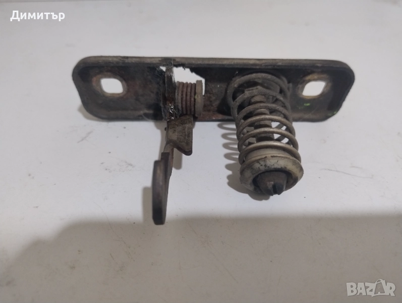 Закопчалка Преден Капак За Фолксваген Голф 2 1990г / Vw Golf 2 1990y, снимка 1