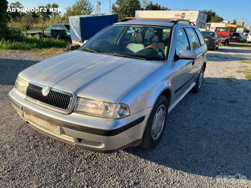 Шкода Октавия 1.6 бензин 2000 г. само на части , снимка 1