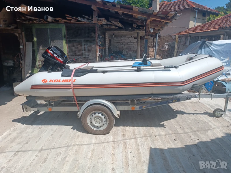 Продавам лодка колибри и двигател Меркурий 15 коня бензин двутактов , снимка 1