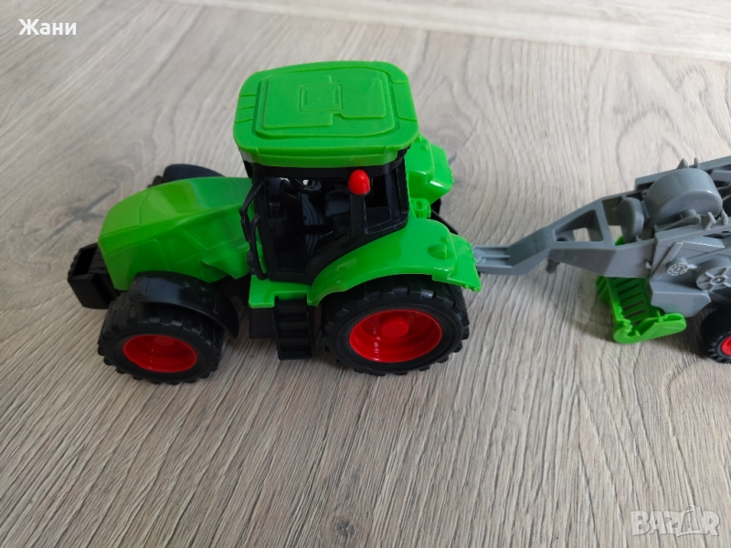 Играчка трактор с ремарке , снимка 1