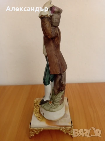 Порцеланова статуетка Capodimonte, снимка 4 - Статуетки - 50485751