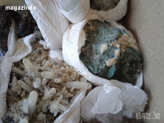 Sale, Кутия с минерали от България,естествени кристали и камъни, за колекционери геолози любители, , снимка 3 - Колекции - 51854569