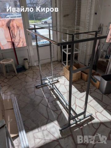 Метален щендер със стъклен плот , снимка 7 - Оборудване за магазин - 53535407